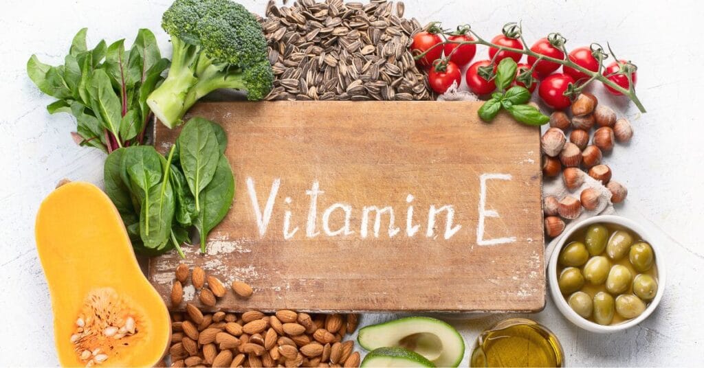 विटामिन ई से भरपूर खाद्य पदार्थ जैसे बादाम, पालक, ब्रोकली, एवोकाडो और सूरजमुखी के बीज