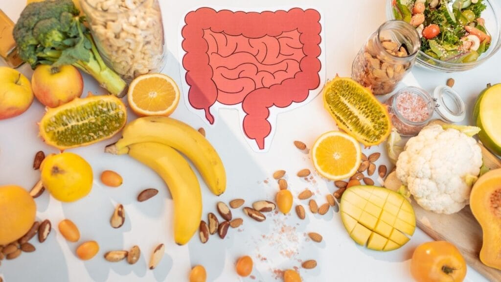 Gut Health के लिए Fiber Rich Foods जैसे फल, सब्जियां और चिया सीड्स